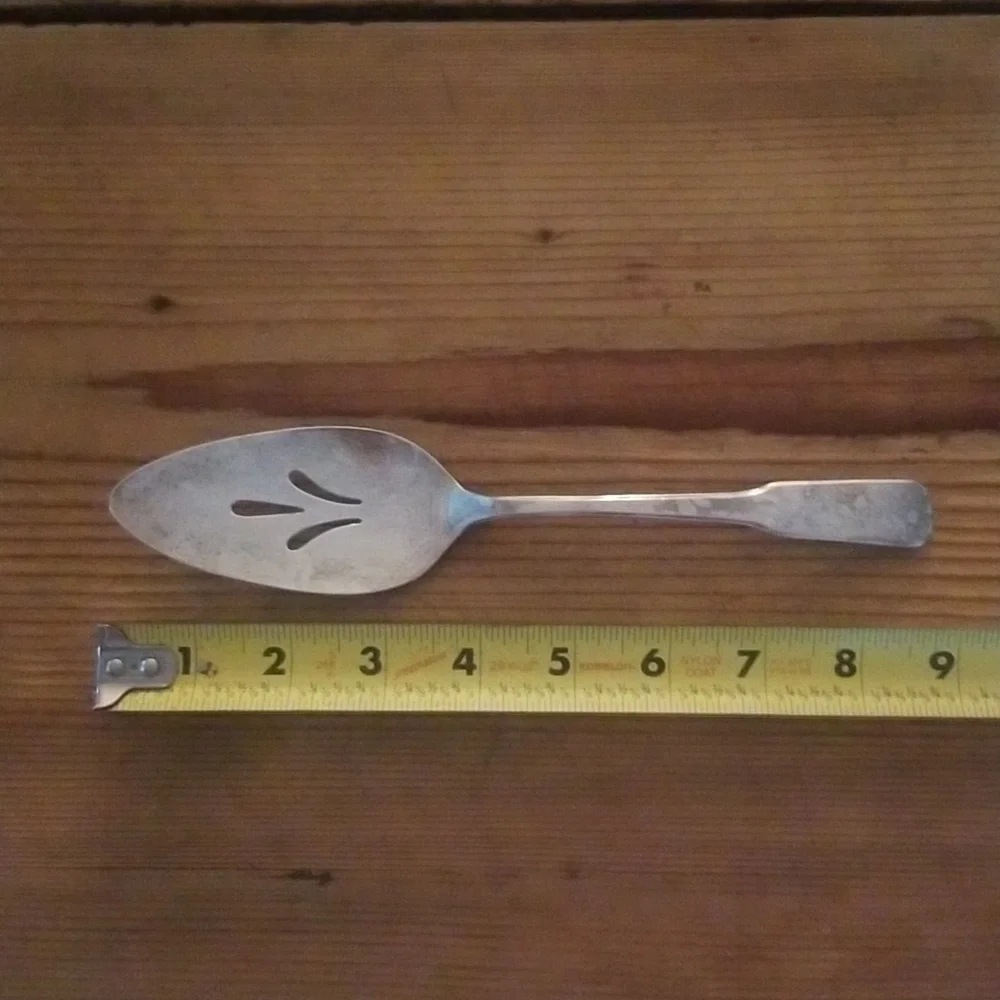 Vtg International Silverplate CAKE PIE SERVER
